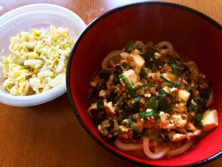 【嫁の旦那の飯】麻婆豆腐うどん、白菜の鰹節和え