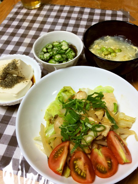 鶏胸肉と野菜のあっさり焼き、枝豆入り春雨スープ、もずく酢、冷奴だし粉乗せ