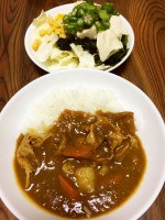 【今週のカレー】ポークカレー、豆腐とおくらとわかめのサラダ