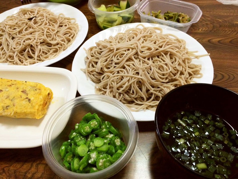 もりそば、鯖味噌煮缶入り卵焼き